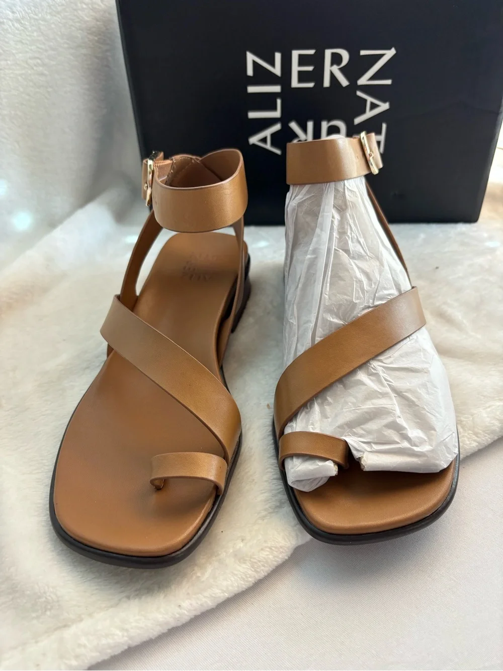 Naturalizer Birch Saddle Tan Leather Strappy Toe Ring Sandal Size 8.5